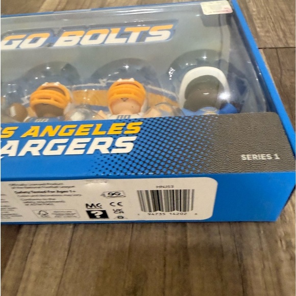 Fisher Price Little People x NFL Collector Los Angeles Chargers Figure 4-Pack - Picture 15 of 16
